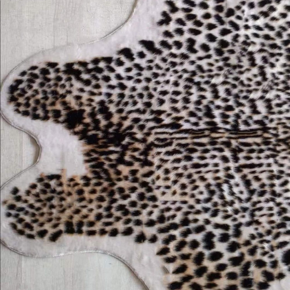 Amazon Large Leopard Print Cowhide Rug - Picture 2 of 4